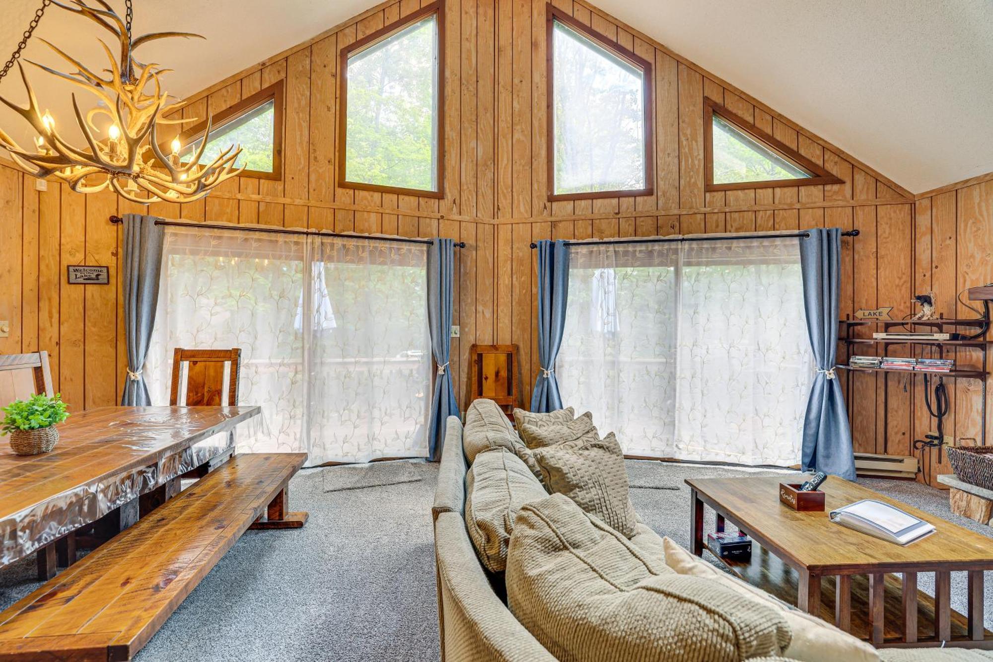 Poconos Cabin Rental - Walk To Lake Wallenpaupack! Lake Ariel Exterior photo