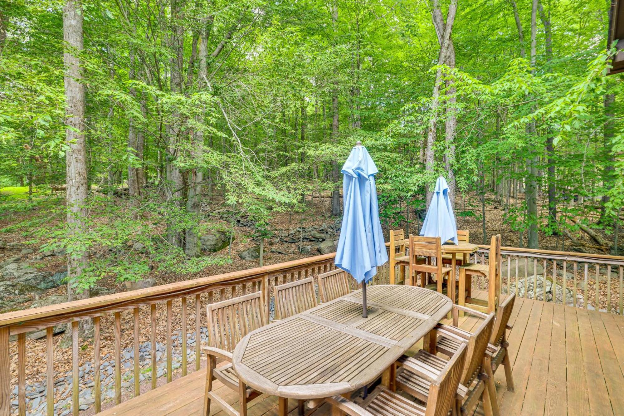 Poconos Cabin Rental - Walk To Lake Wallenpaupack! Lake Ariel Exterior photo