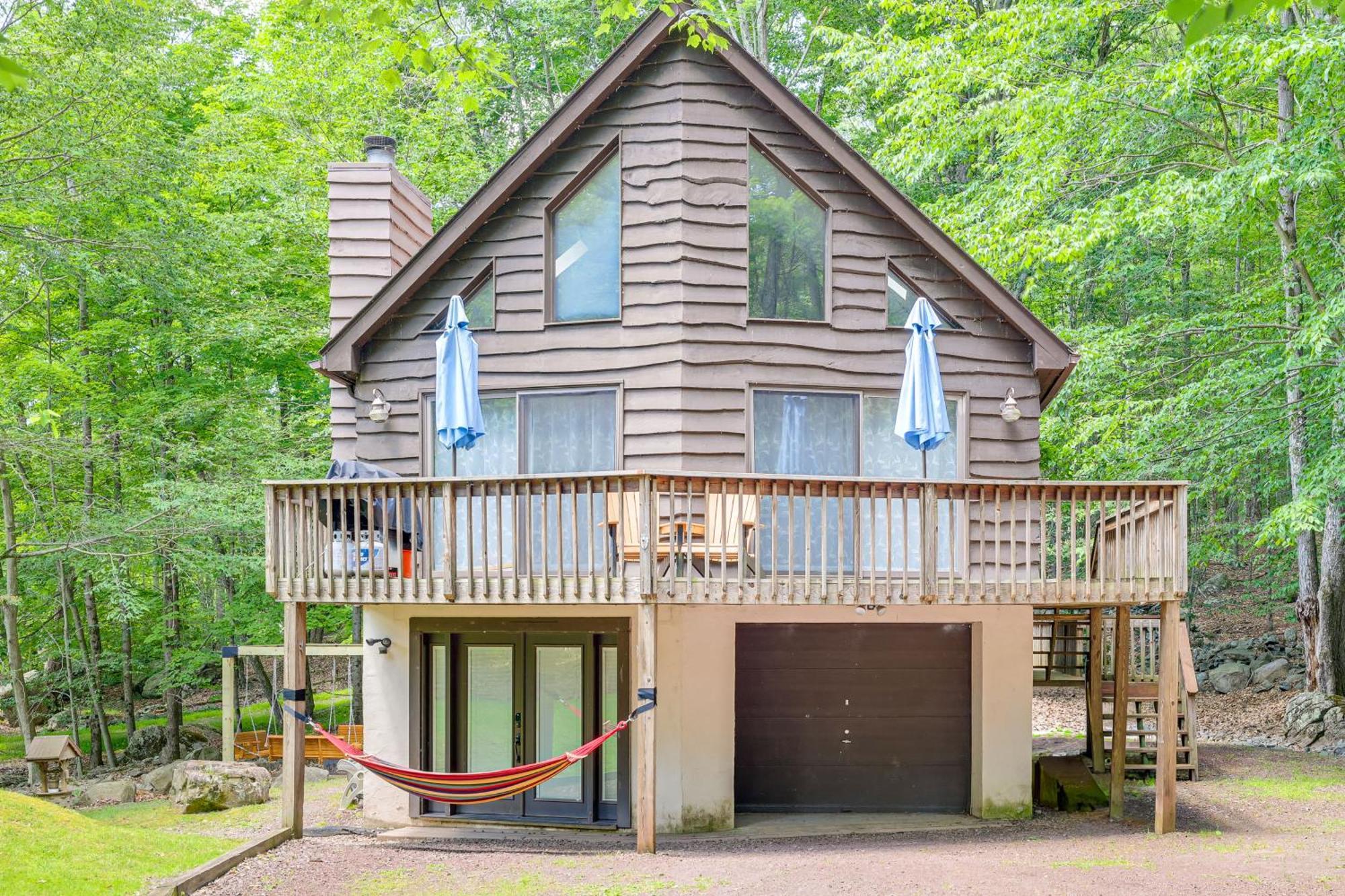 Poconos Cabin Rental - Walk To Lake Wallenpaupack! Lake Ariel Exterior photo