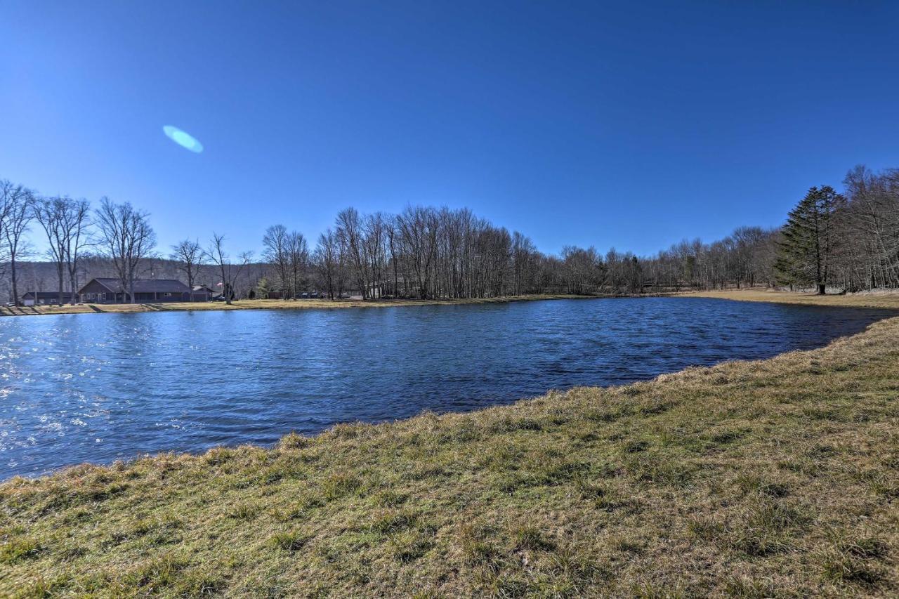 Poconos Cabin Rental - Walk To Lake Wallenpaupack! Lake Ariel Exterior photo