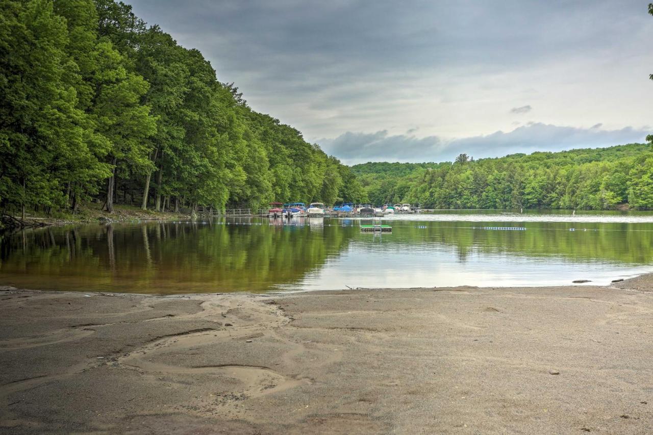 Poconos Cabin Rental - Walk To Lake Wallenpaupack! Lake Ariel Exterior photo